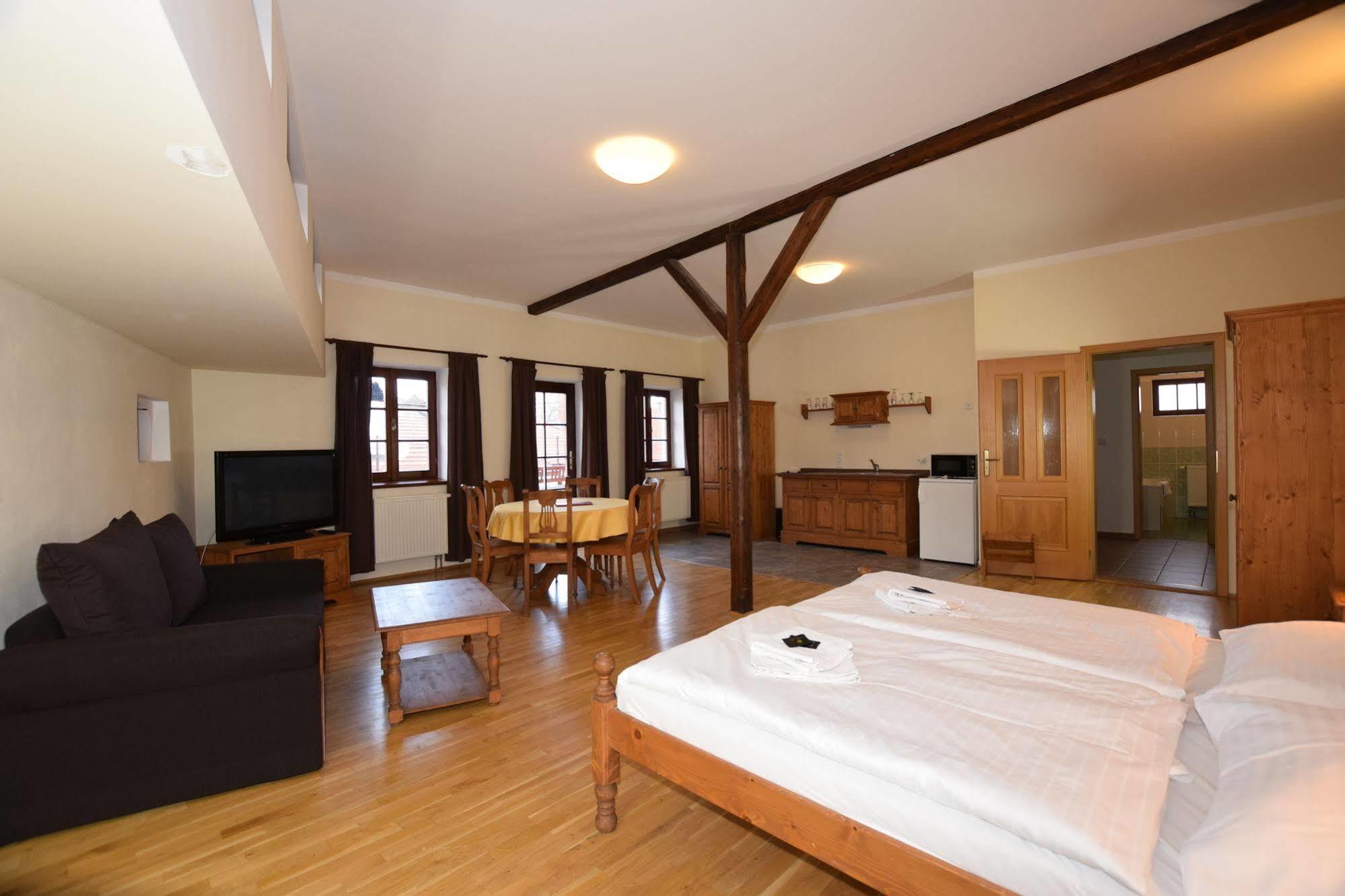 Pension Zamecka Apartma - Castle Apartments Český Krumlov Extérieur photo